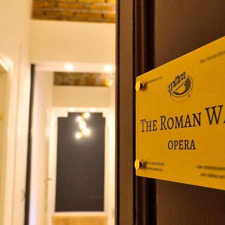 The Roman Way Opera 외부 사진